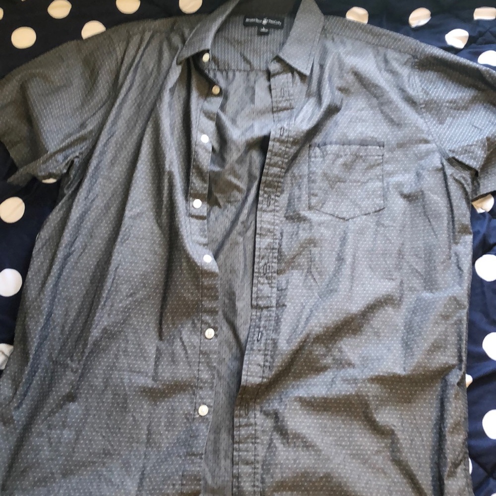 Grey and White Dotted Collar Buttondown